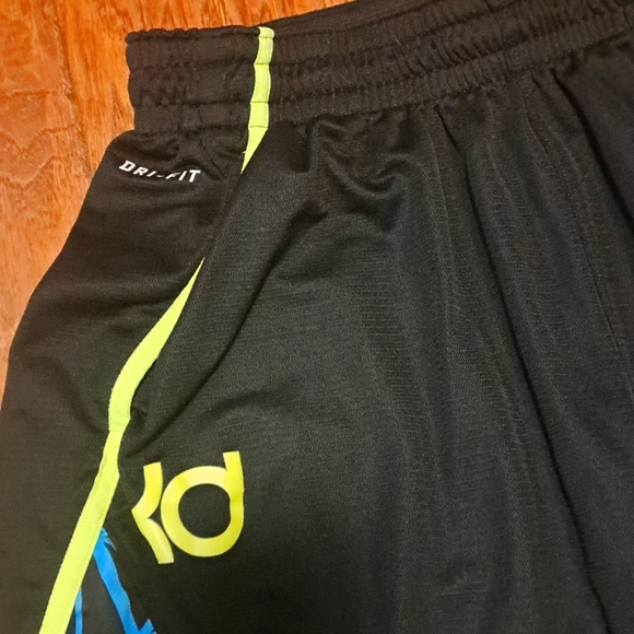 Nike basketball shorts - Picture 2 of 7